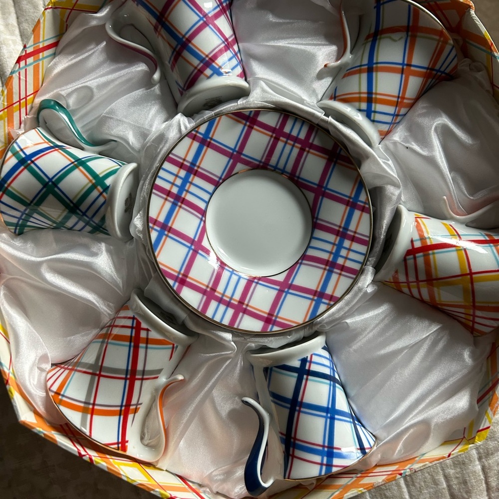 Plaid Multicolor Tea Set - Picture 4 of 5